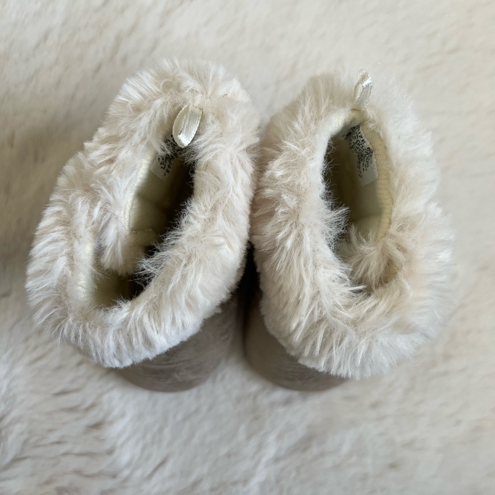 The Children’s Place Baby Girl Soft Fur Boots SZ 0-3m✨ - Picture 5 of 7